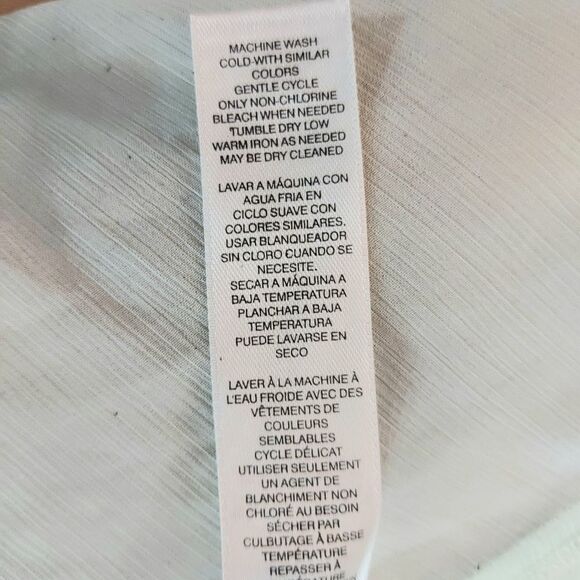 White House Black Market flowy sleeveless blouse size medium - Picture 8 of 8